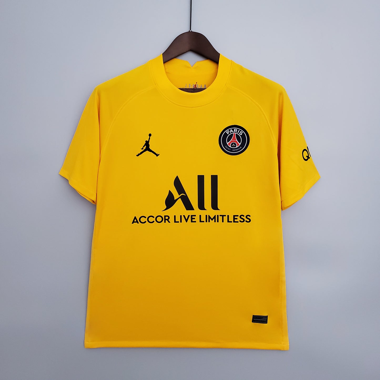 Paris Saint-Germain Goalkeeper Kit 21/22