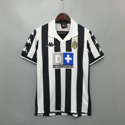 Retro: Juventus Home Kit 99/00