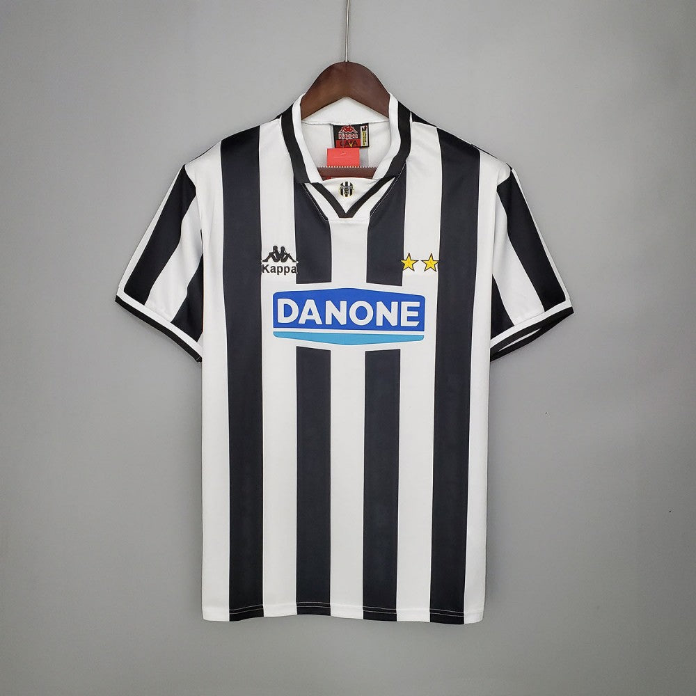 Retro: Juventus Home Kit 94/95