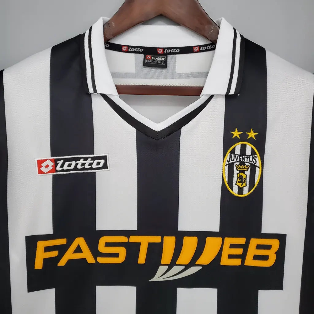 Retro: Juventus Home Kit 01/02