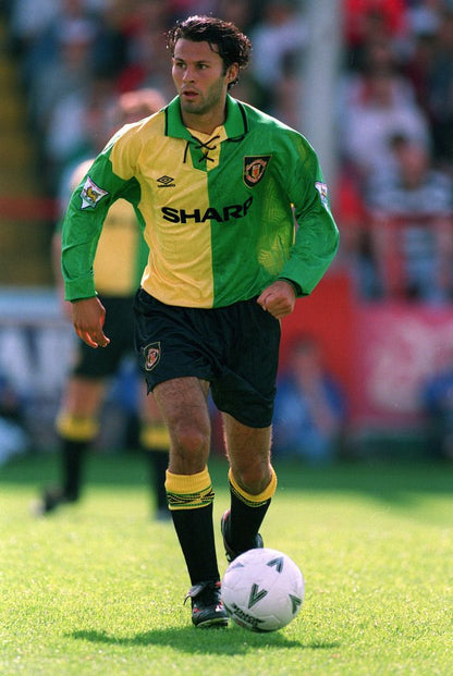 Retro: Manchester United Third Kit 92/93