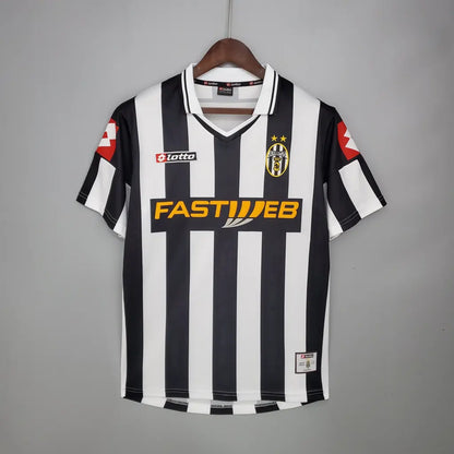 Retro: Juventus Home Kit 01/02