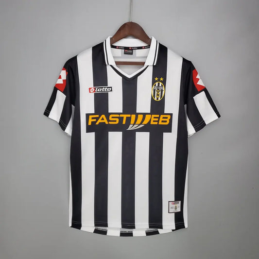 Retro: Juventus Home Kit 01/02