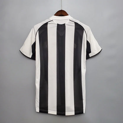 Retro: Newcastle United Home Kit 05/06