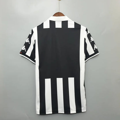 Retro: Juventus Home Kit 99/00