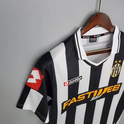 Retro: Juventus Home Kit 01/02