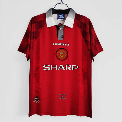 Retro: Manchester United Home Kit 96/97