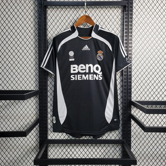 Retro: Real Madrid Away Kit 06/07