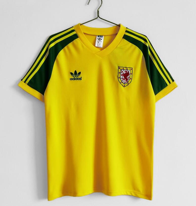 Retro: Wales Away Kit 81/82