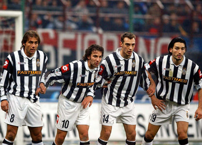 Retro: Juventus Home Kit 01/02