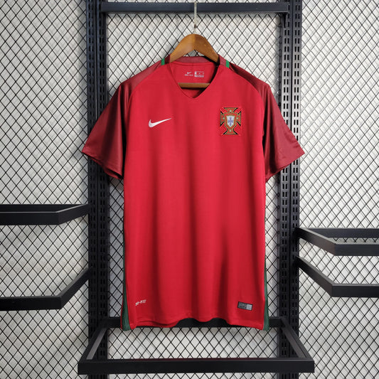 Retro: Portugal Home Kit 15/16