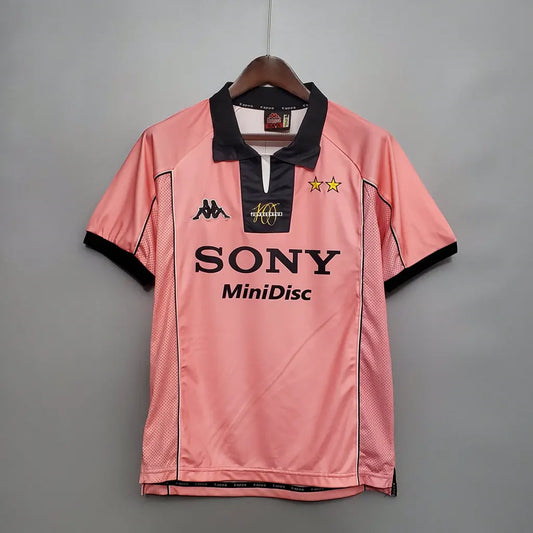 Retro: Juventus Away Kit 97/98